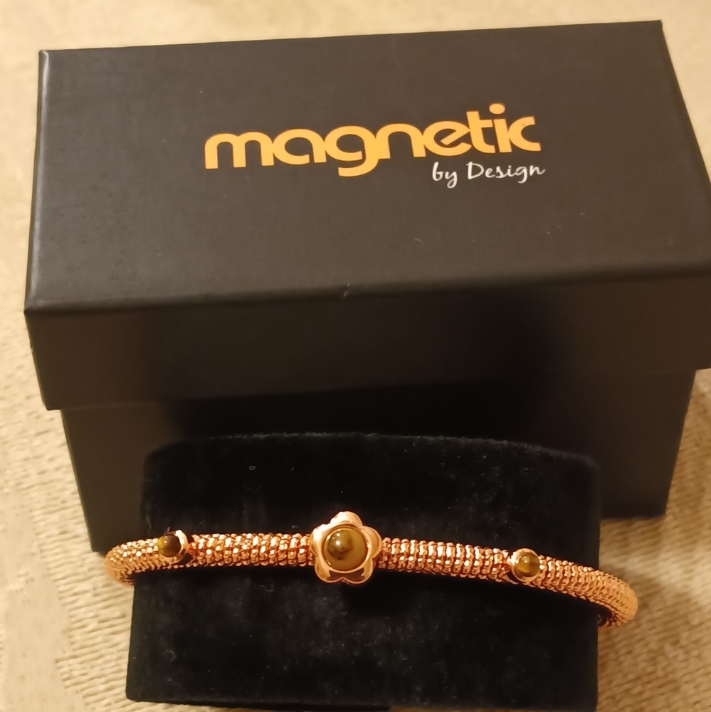 MAGNETIC BY DESIGN BANGLE - Picture 3 of 5